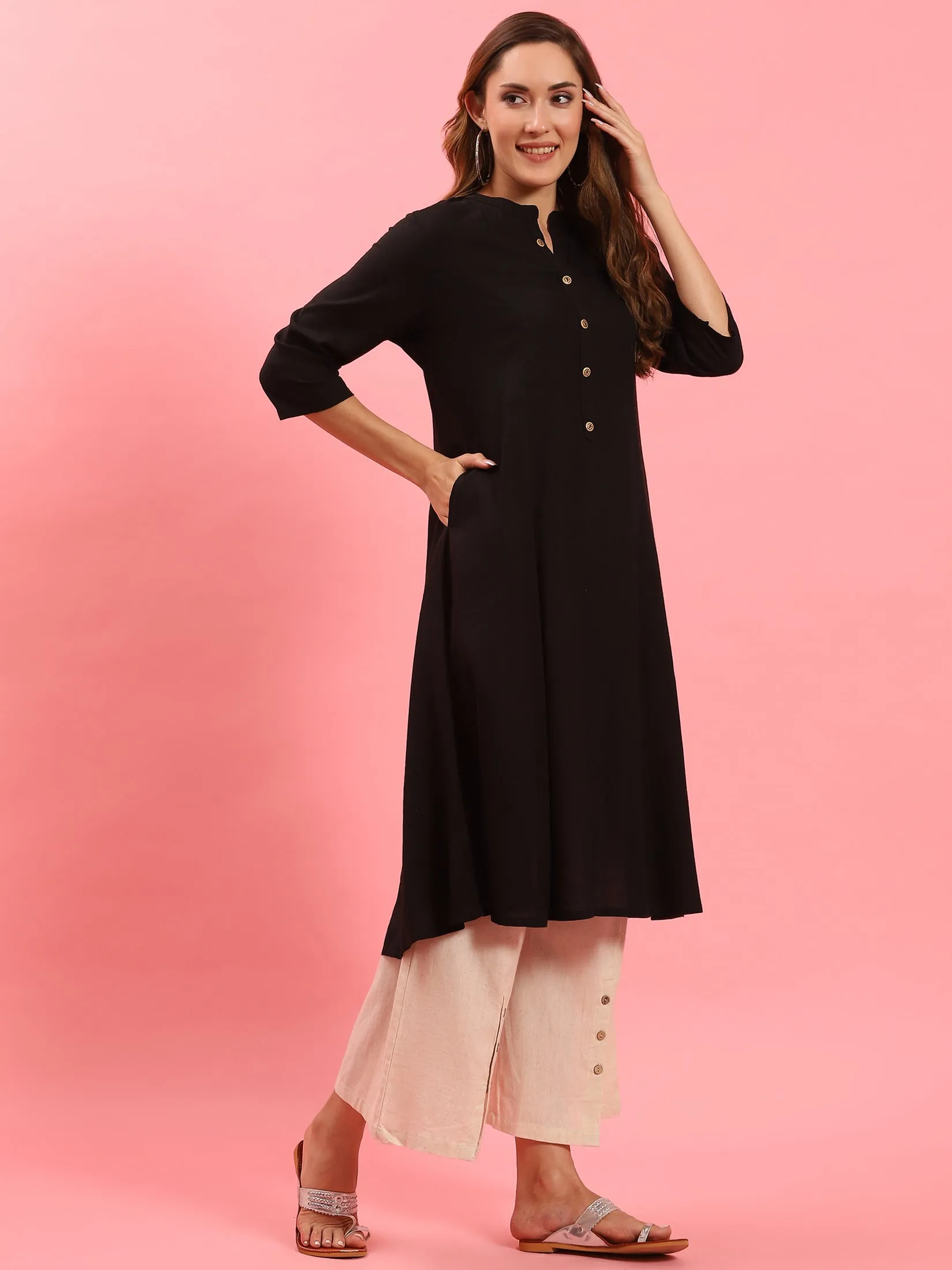 Women Black Plain Kurta